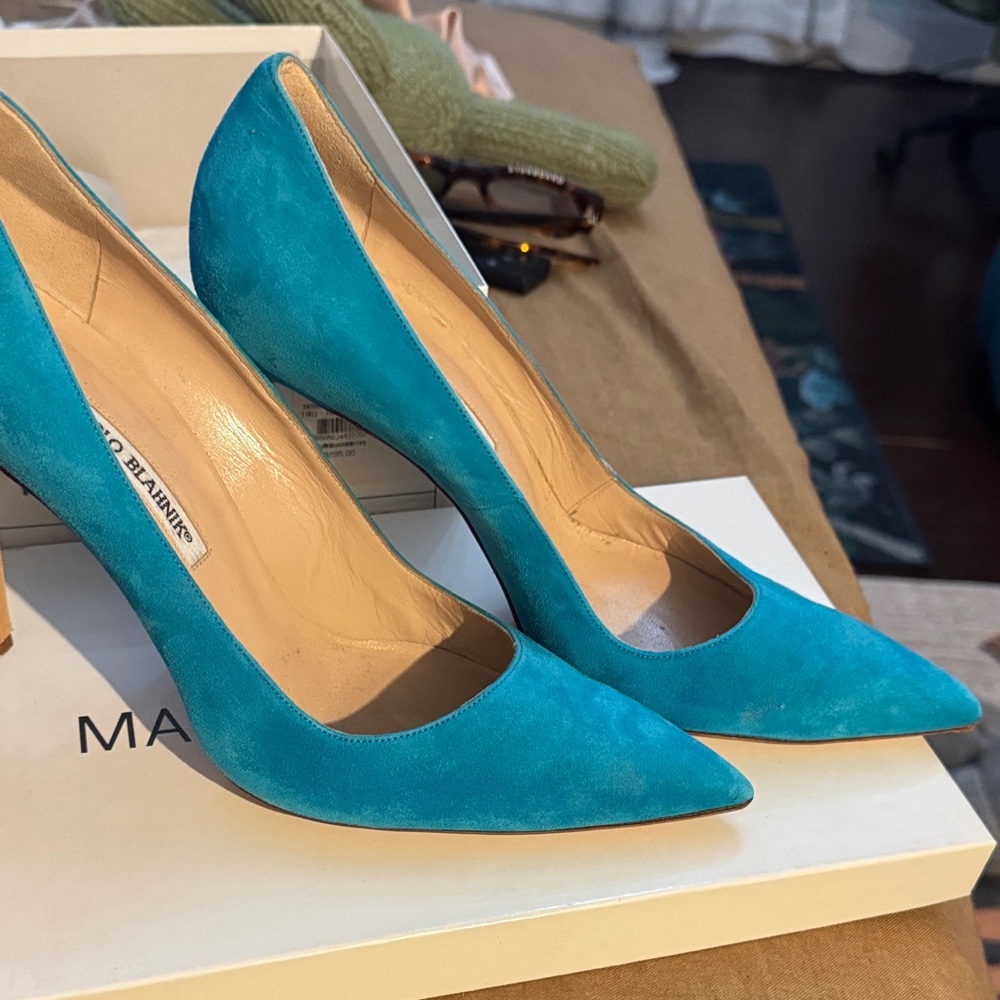 Manolo Blahnik Vibrant Blue Suede Heels - Picture 10 of 11